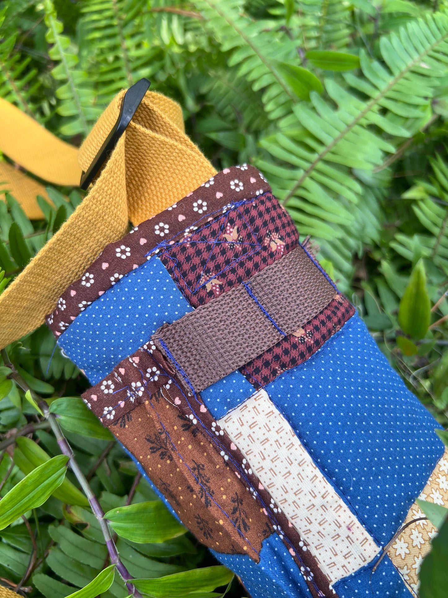 Water Bottle Sling: BLUEBERRY PICNIC