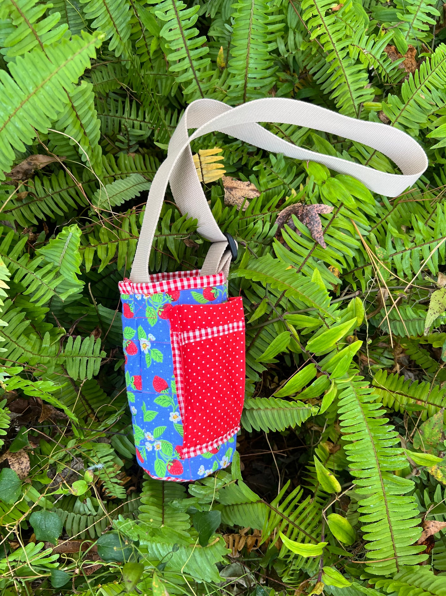 Water Bottle Sling: Strawberry